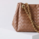 Sac à dos vintage en cuir véritable, à bandoulière et à chaîne, pour les femmes