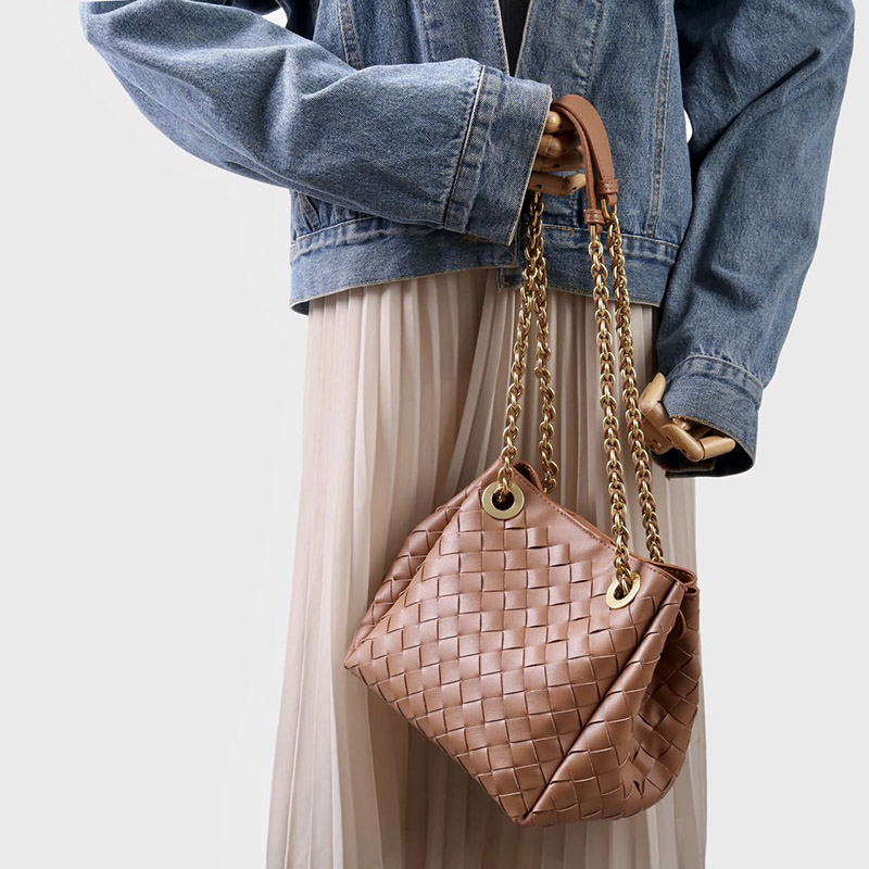 Sac à dos vintage en cuir véritable, à bandoulière et à chaîne, pour les femmes