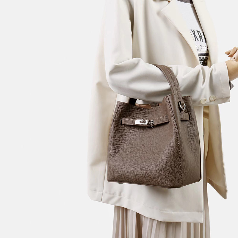 Women's Vintage Full-Grain Leather Crossbody Shoulder Bucket Handbag In Silver Hardware