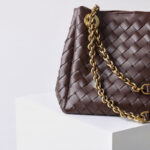 Sac à dos vintage en cuir véritable, à bandoulière et à chaîne, pour les femmes