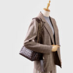 Sac à dos vintage en cuir véritable, à bandoulière et à chaîne, pour les femmes