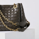 Sac à dos vintage en cuir véritable, à bandoulière et à chaîne, pour les femmes