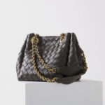Sac à dos vintage en cuir véritable, à bandoulière et à chaîne, pour les femmes