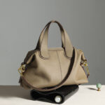 Minimalistische Damen Vollnarbenleder Reißverschluss Crossbody Schulterriemen Top Handle Tasche