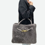 Femmes Vintage Lambswool Plush Metal Bow Shoulder Crossbody Handbag