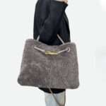 Femmes Vintage Lambswool Plush Metal Bow Shoulder Crossbody Handbag
