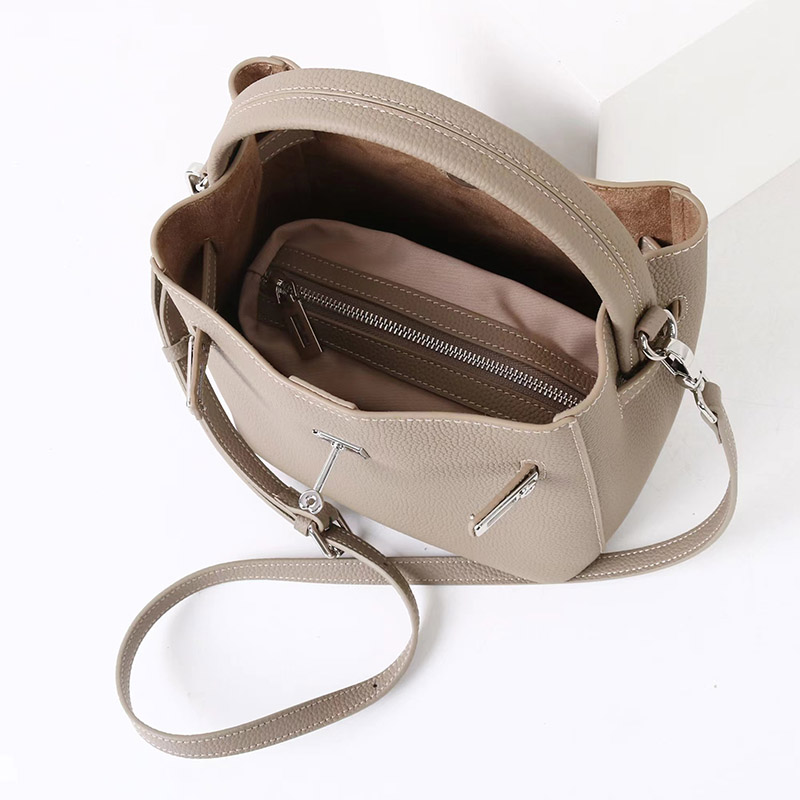 Women's Vintage Full-Grain Leather Crossbody Shoulder Bucket Handbag In Silver Hardware