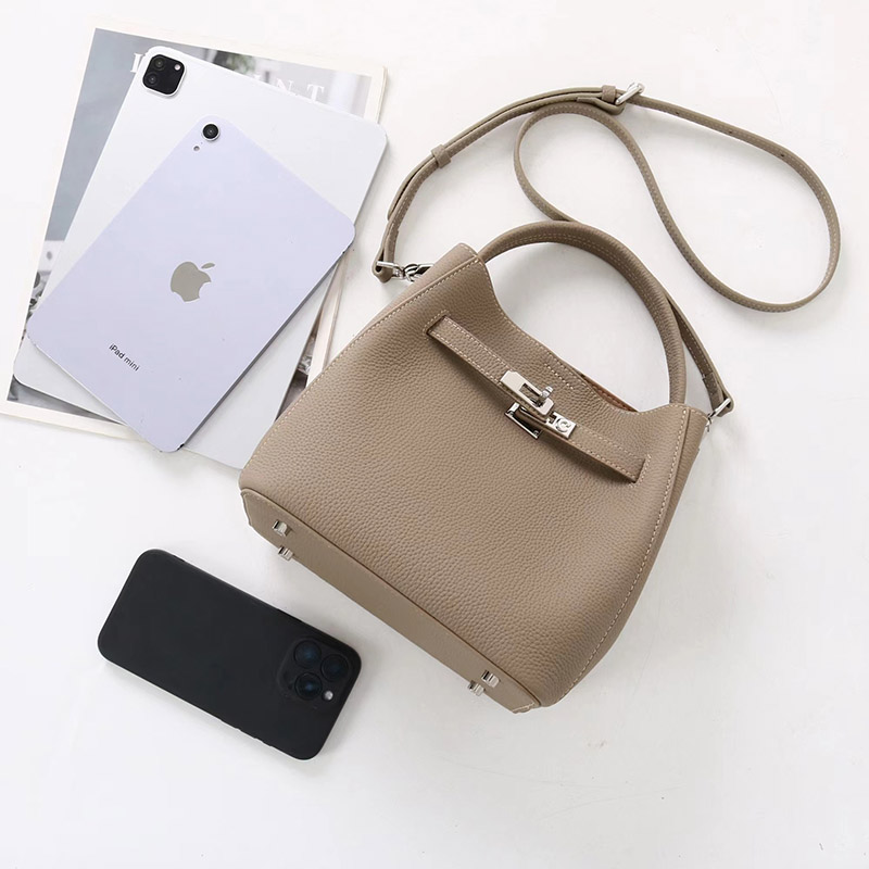 Women's Vintage Full-Grain Leather Crossbody Shoulder Bucket Handbag In Silver Hardware