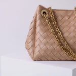 Sac à dos vintage en cuir véritable, à bandoulière et à chaîne, pour les femmes