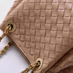 Sac à dos vintage en cuir véritable, à bandoulière et à chaîne, pour les femmes