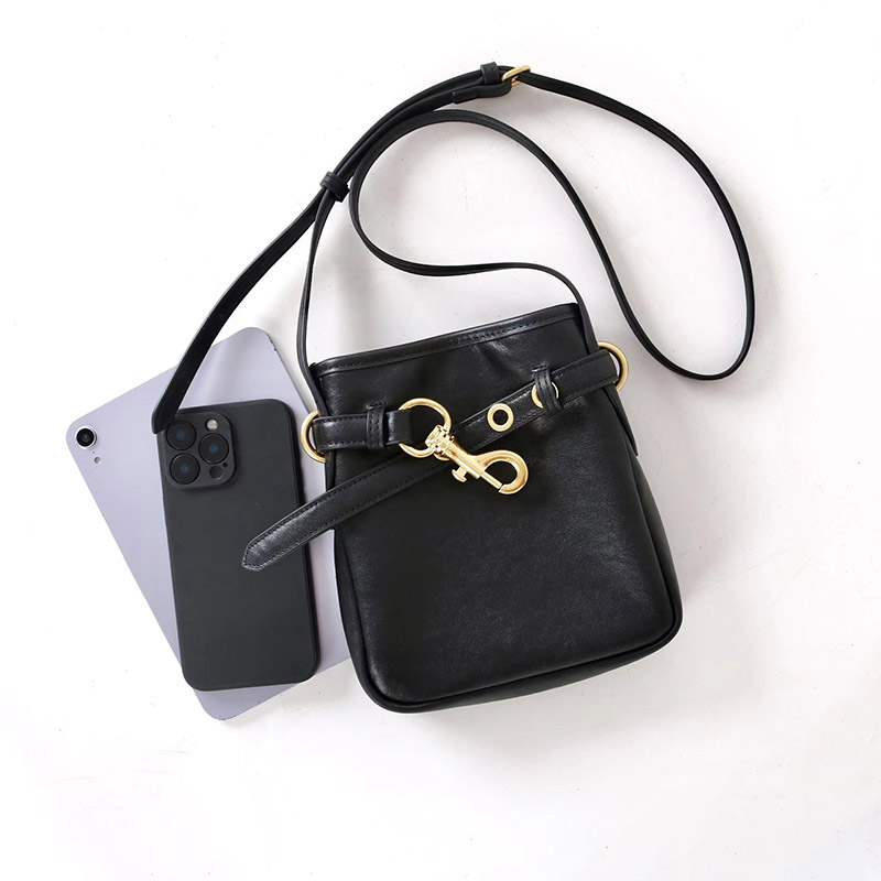Women's Small Vintage Top-Grain Leather Buckle Crossbody  Shoulder Bag In Gold Hardware