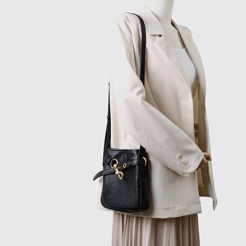 Women's Small Vintage Top-Grain Leather Buckle Crossbody  Shoulder Bag In Gold Hardware