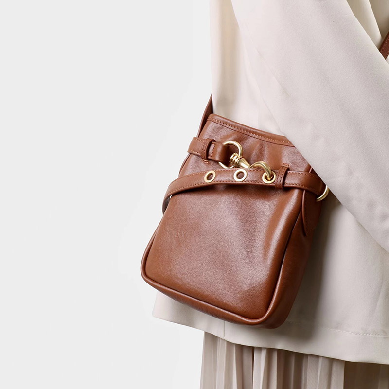 Women's Small Vintage Top-Grain Leather Buckle Crossbody  Shoulder Bag In Gold Hardware