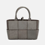 Petit sac fourre-tout à bandoulière en cuir d'autruche tissé pour femmes