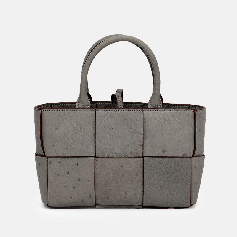 Petit sac fourre-tout à bandoulière en cuir d'autruche tissé pour femmes
