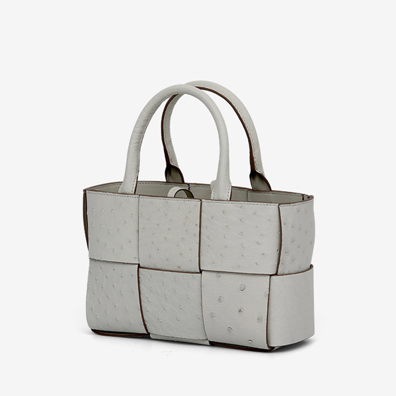 Petit sac fourre-tout à bandoulière en cuir d'autruche tissé pour femmes