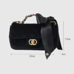 Sac à main Vintage en velours noir matelassé et en cuir avec chaîne sur le dessus en métal doré