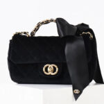 Sac à main Vintage en velours noir matelassé et en cuir avec chaîne sur le dessus en métal doré
