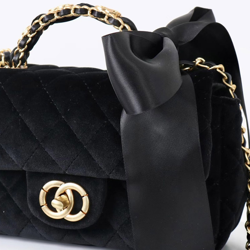 Sac à main Vintage en velours noir matelassé et en cuir avec chaîne sur le dessus en métal doré