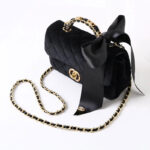Sac à main Vintage en velours noir matelassé et en cuir avec chaîne sur le dessus en métal doré