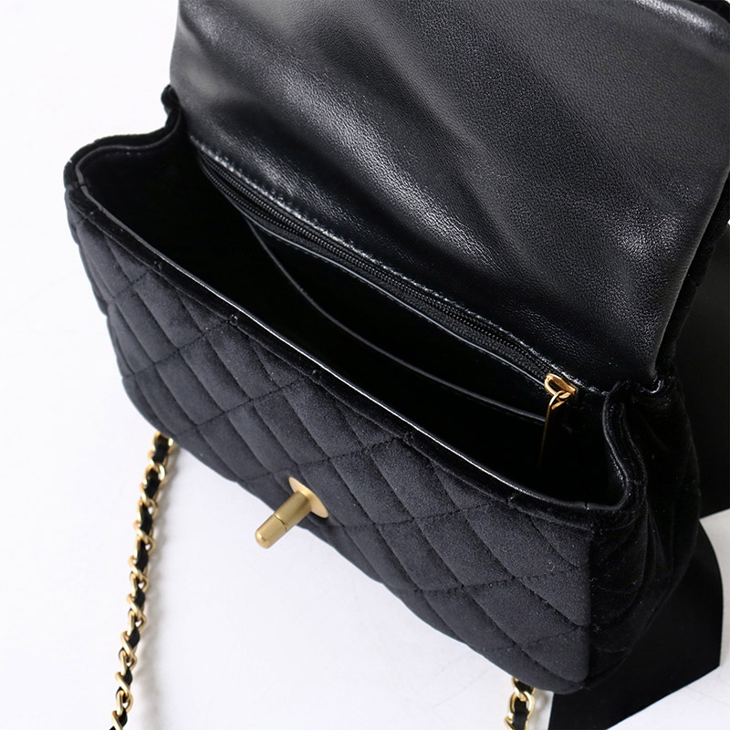 Sac à main Vintage en velours noir matelassé et en cuir avec chaîne sur le dessus en métal doré