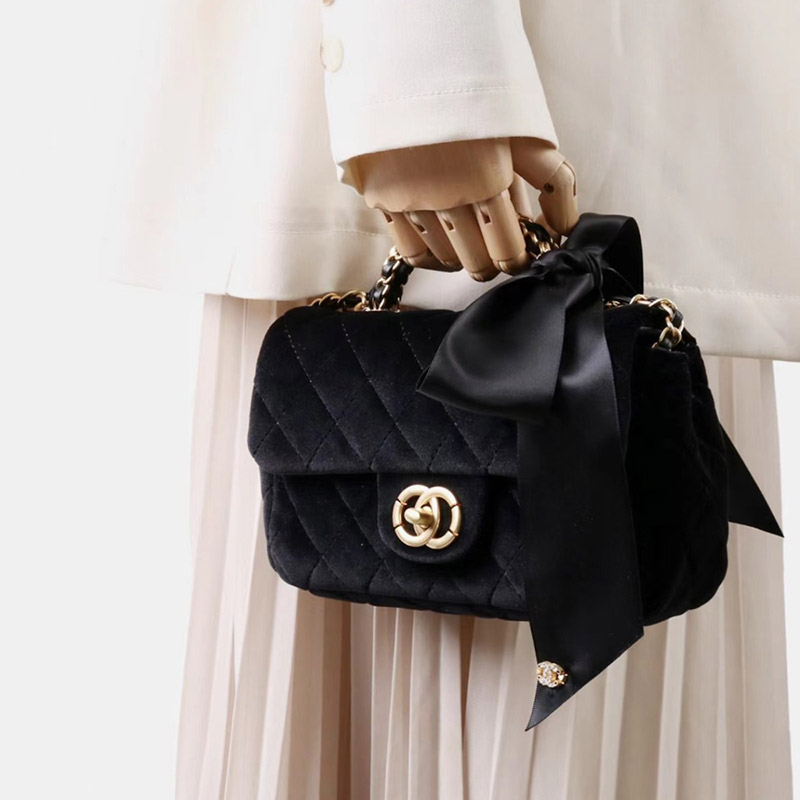 Sac à main Vintage en velours noir matelassé et en cuir avec chaîne sur le dessus en métal doré