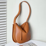 Women's Vintage Leather Crossbody Shoulder Bags With Zipper Closure