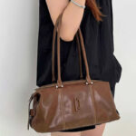 Women's Vintage Oiled Pillow-Shaped Single Shoulder Baguette Bag