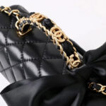Sac à main vintage en cuir matelassé avec chaîne sur l'épaule en noir