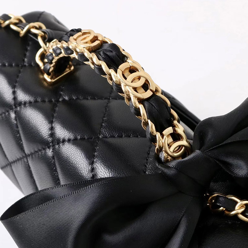 Sac à main vintage en cuir matelassé avec chaîne sur l'épaule en noir