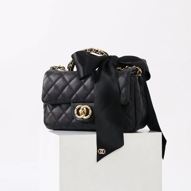Sac à main vintage en cuir matelassé avec chaîne sur l'épaule en noir