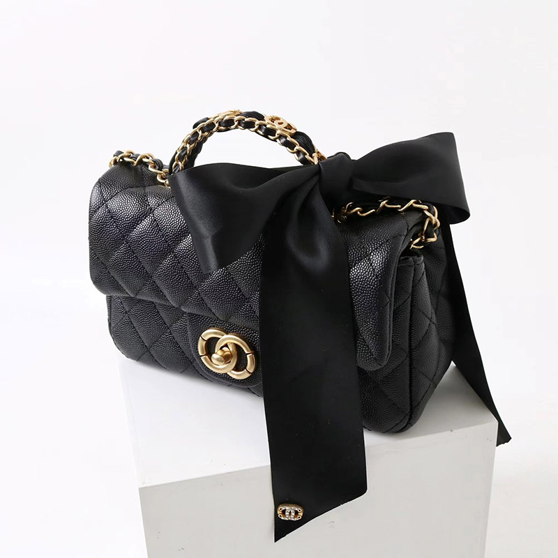 Sac à main vintage en cuir matelassé avec chaîne sur l'épaule en noir
