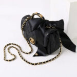 Sac à main vintage en cuir matelassé avec chaîne sur l'épaule en noir