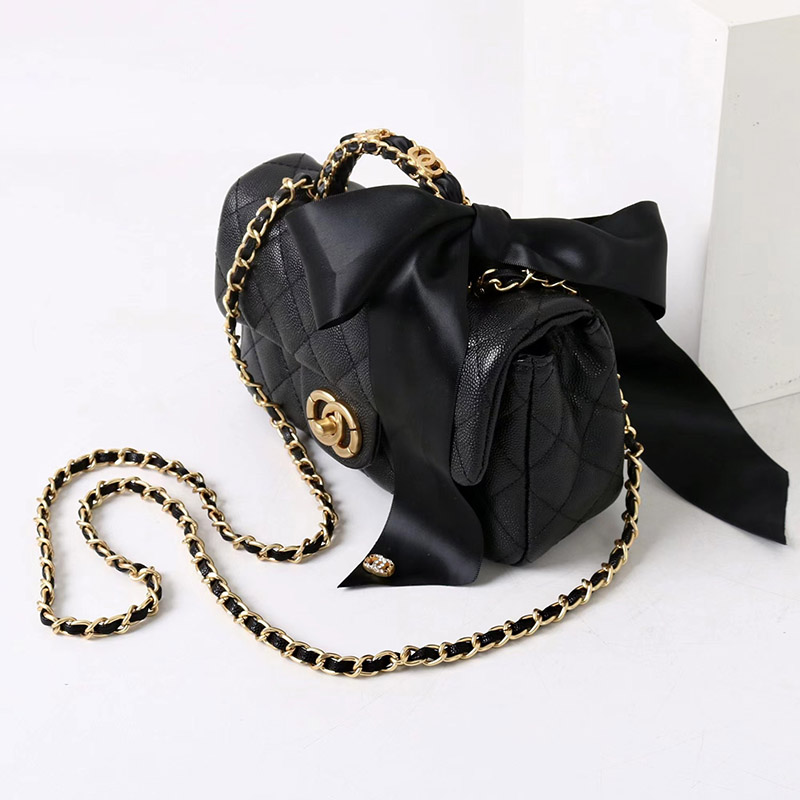 Sac à main vintage en cuir matelassé avec chaîne sur l'épaule en noir