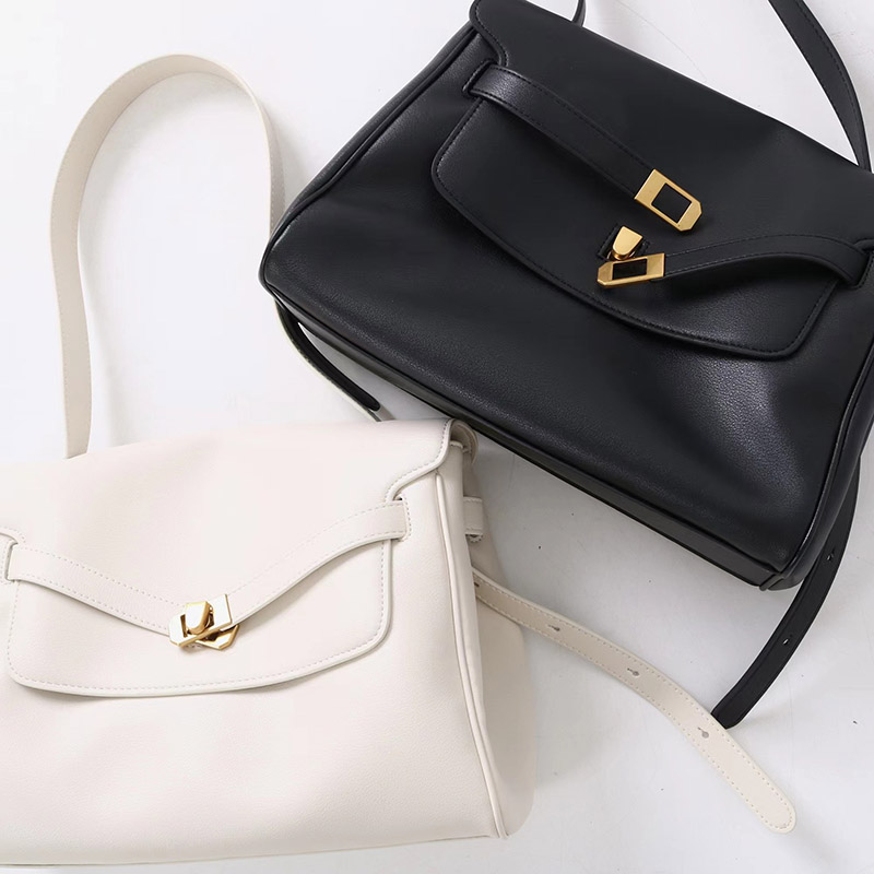 Women's Vintage Leather Shoulder Satchel Bag In Gold Hardware