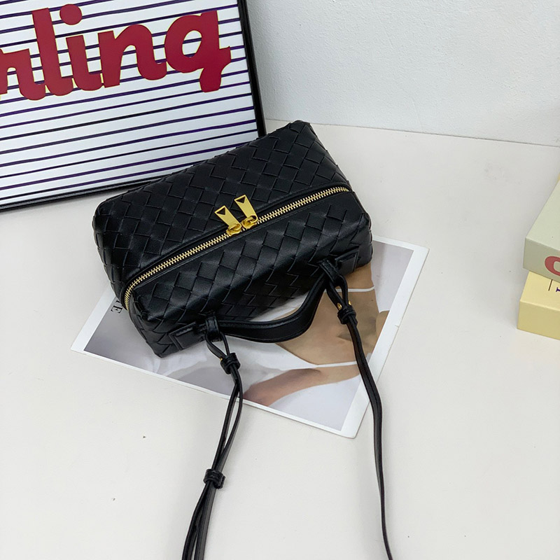 Sac à bandoulière en cuir tissé pour femmes