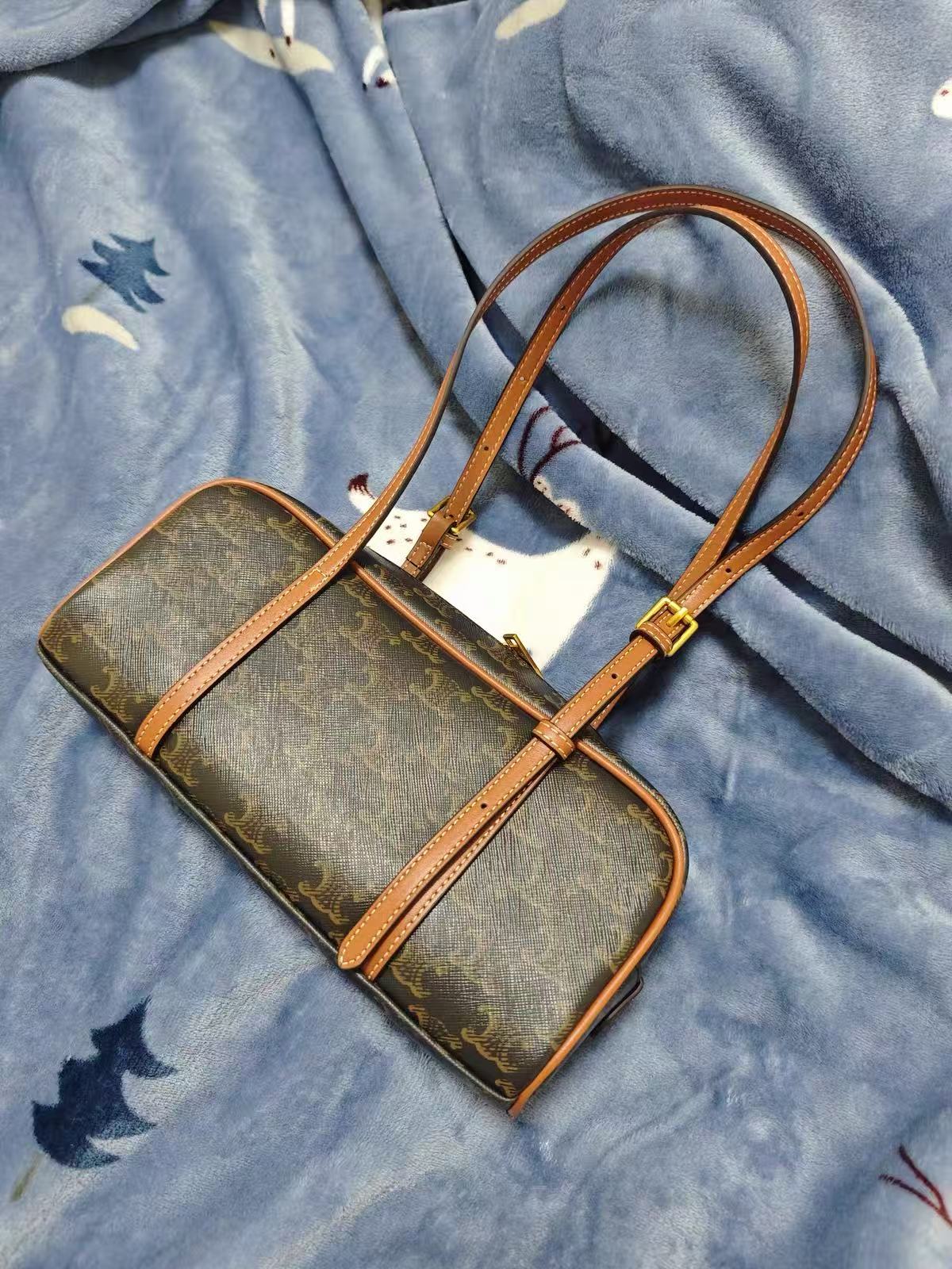 Women's Vintage Black Spilt Leather Print Boston Shoulder Baguette Bag photo review