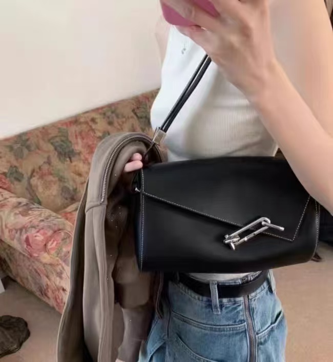 Damen Vintage Cowhide Leder Asymmetrische Klappe Crossbody Umhängetasche In Silber Schloss photo review