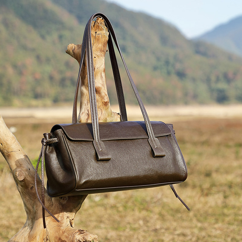 Women's Cowhide Leather Pillow-Shaped Minimalist Baguette Bag