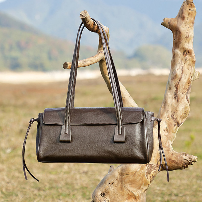 Women's Cowhide Leather Pillow-Shaped Minimalist Baguette Bag
