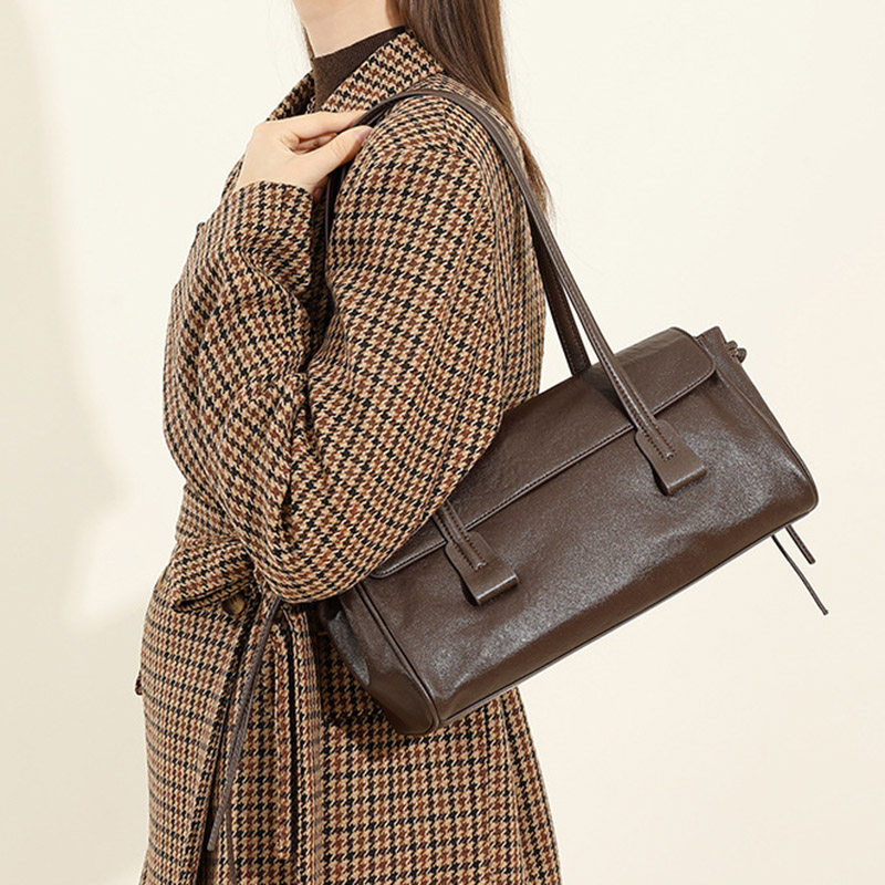 Women's Cowhide Leather Pillow-Shaped Minimalist Baguette Bag