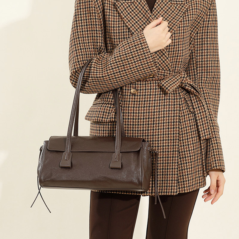 Women's Cowhide Leather Pillow-Shaped Minimalist Baguette Bag