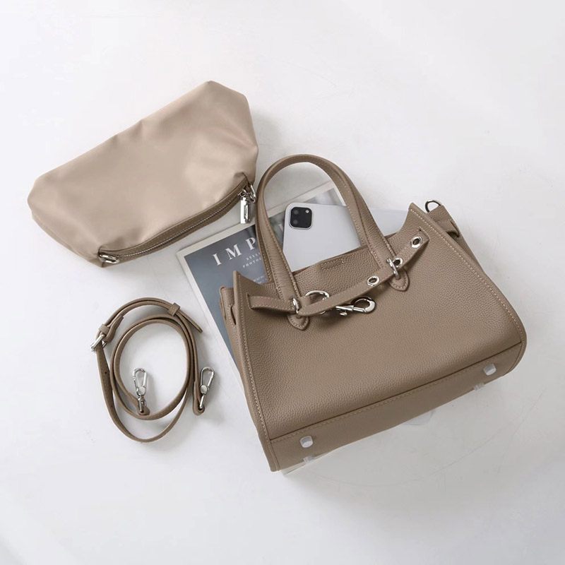 Women's Full-Grain Leather Drawstring Buckle Tote Bag With Silver Hardware