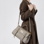 Sac à main en cuir de grain supérieur tressé pour femmes, avec bandoulière et quincaillerie dorée