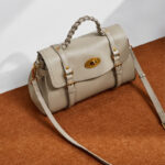 Sac à main en cuir de grain supérieur tressé pour femmes, avec bandoulière et quincaillerie dorée
