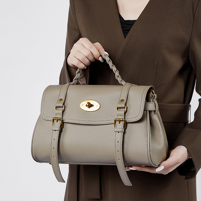 Sac à main en cuir de grain supérieur tressé pour femmes, avec bandoulière et quincaillerie dorée