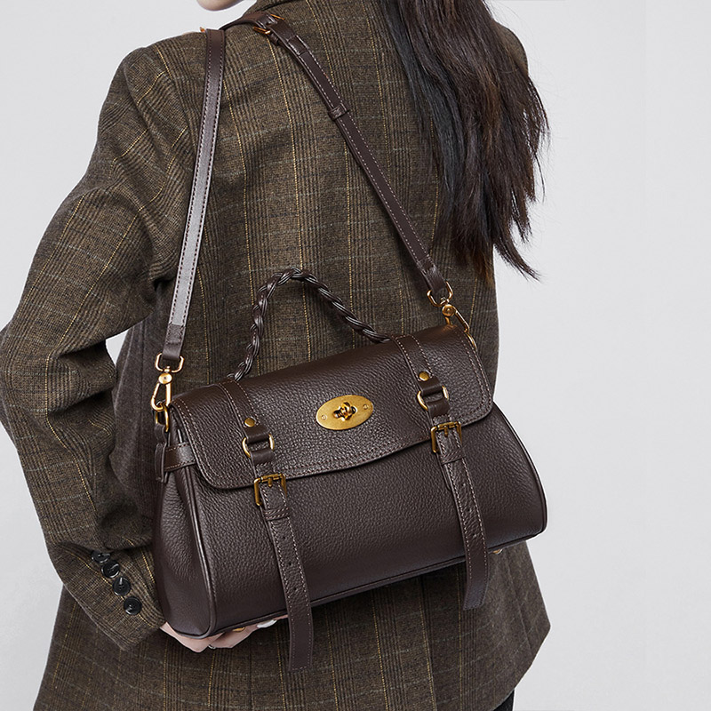 Sac à main en cuir de grain supérieur tressé pour femmes, avec bandoulière et quincaillerie dorée