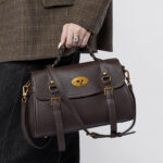 Sac à main en cuir de grain supérieur tressé pour femmes, avec bandoulière et quincaillerie dorée
