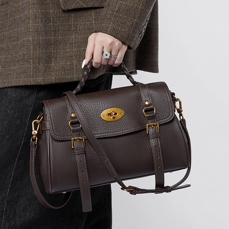 Sac à main en cuir de grain supérieur tressé pour femmes, avec bandoulière et quincaillerie dorée