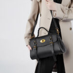 Sac à main en cuir de grain supérieur tressé pour femmes, avec bandoulière et quincaillerie dorée